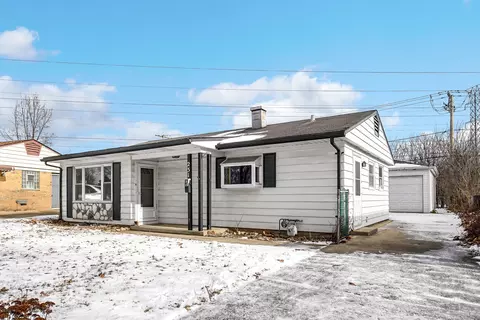 231 E Wayne Pl, Wheeling, IL 60090