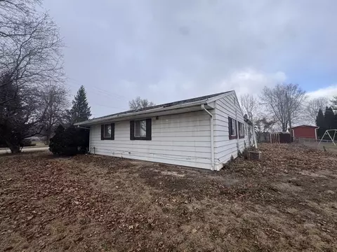 10 E Tamarack St, Canton, IL 61520 photo 2