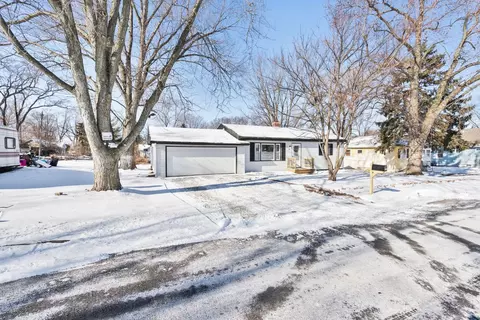 821 Penfield Ave, Joliet, IL 60433