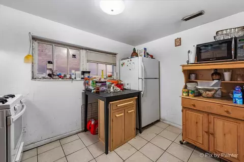 Kitchen - 7030 S Artesian Ave, Chicago, IL 60629 photo 4 of 5