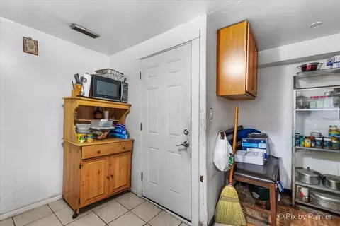 Entry Way - 7030 S Artesian Ave, Chicago, IL 60629 photo 3 of 3