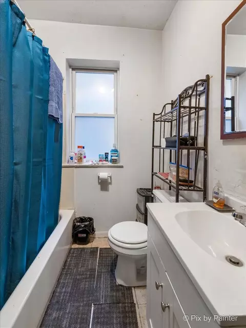 Bath - 7030 S Artesian Ave, Chicago, IL 60629 photo 1 of 3