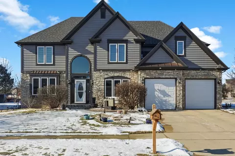 2700 Harlstone Dr, Aurora, IL 60502