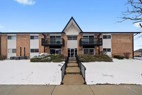 19 Kingery Quarter # A, Willowbrook, IL 60527