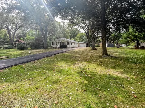 27692 N Oak St, Island Lake, IL 60042