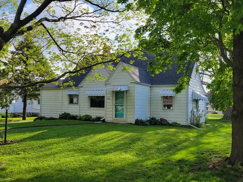 208 N Maple St, Toluca, IL 61369