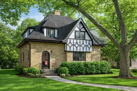 128 Lawndale Ave, Wilmette, IL 60091