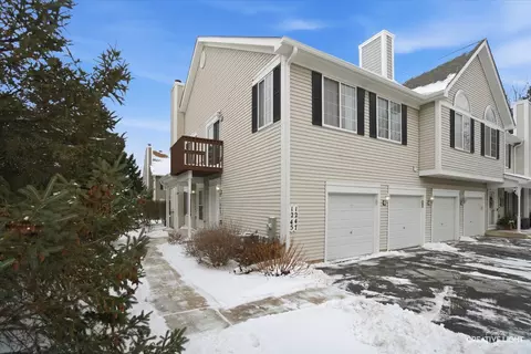 1247 Sandhurst Ln #1247, South Elgin, IL 60177