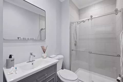 Bath - 1951 Broadsmore Dr, Algonquin, IL 60102 photo 3 of 3