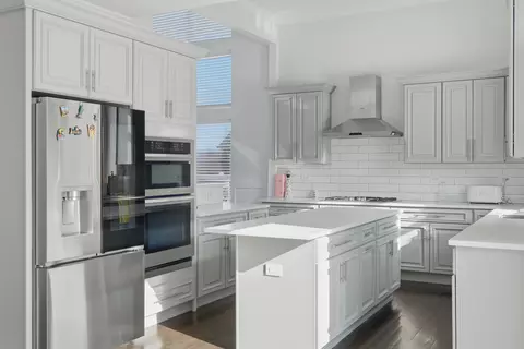 Kitchen - 1951 Broadsmore Dr, Algonquin, IL 60102 photo 1 of 7