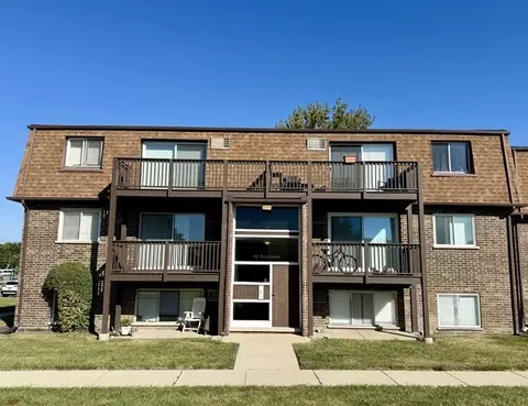 119 Boardwalk St #1W, Elk Grove Village, IL 60007