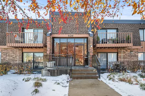 629 Derry Ct #1A, Schaumburg, IL 60193