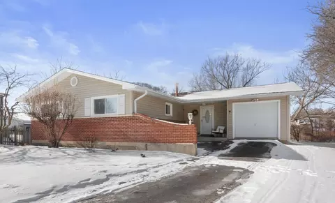 106 Cedar Ct, Schaumburg, IL 60193