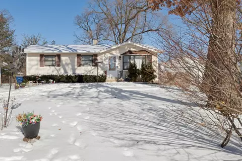 17796 W Greentree Rd, Grayslake, IL 60030
