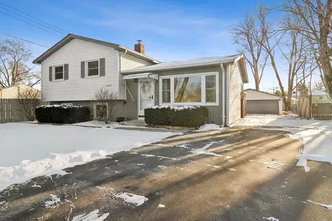 18065 W Big Oaks Rd, Grayslake, IL 60030