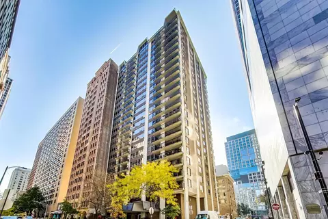 201 E Chestnut St #19F, Chicago, IL 60611