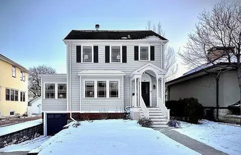 14 Elmwood Ave, La Grange Park, IL 60526