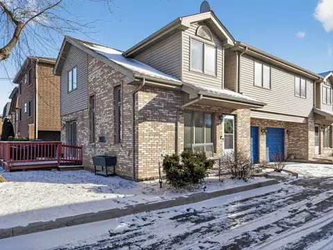 7045 W 100th St, Chicago Ridge, IL 60415