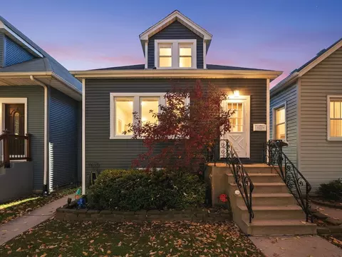 6245 W Byron St, Chicago, IL 60634