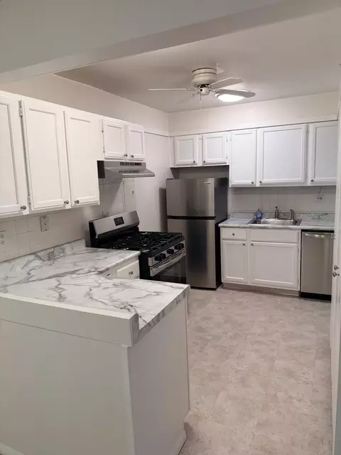 Kitchen - 1769 Sessions Walk #C, Hoffman Estates, IL 60169 photo 2 of 3
