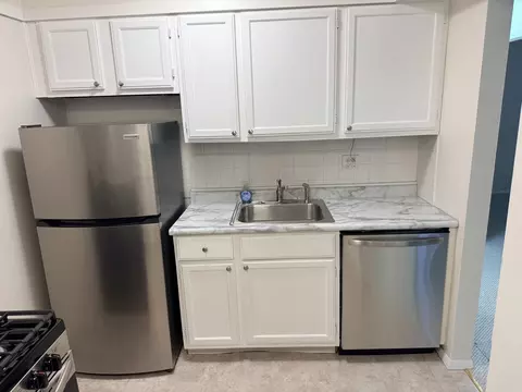 Kitchen - 1769 Sessions Walk #C, Hoffman Estates, IL 60169 photo 3 of 3