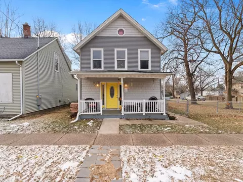 1219 W 8th St, Davenport, IA 52802