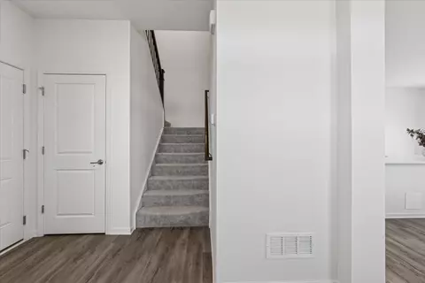 Entry Way - Undisclosed, Mchenry, IL 60050 photo 4 of 5