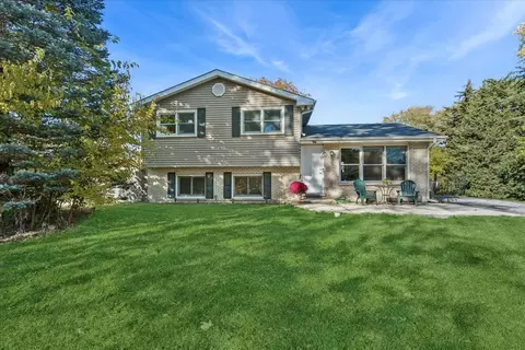 26 W250 Case St, Naperville, IL 60563