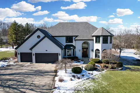 51 Crestview Dr, Oswego, IL 60543