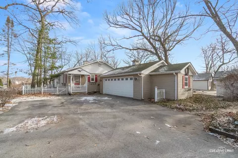 437 Holiday Dr, Somonauk, IL 60552