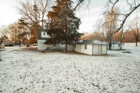 Exterior - 7913 S Oak St, Dixon, IL 61021 photo 2 of 6