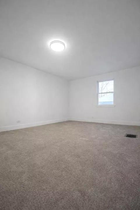 Bedroom - 7913 S Oak St, Dixon, IL 61021 photo 4 of 7
