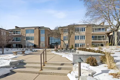 1 Oak Brook Club Dr #A310, Oak Brook, IL 60523