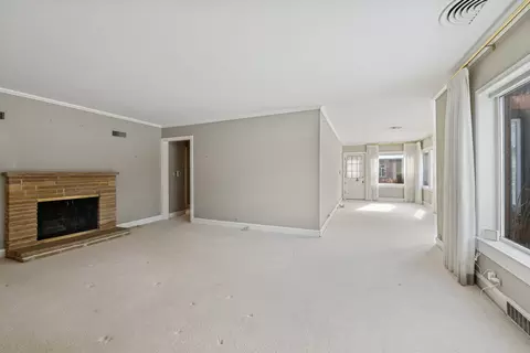 Living - 787 E Golf Rd, Des Plaines, IL 60016 photo 1 of 2