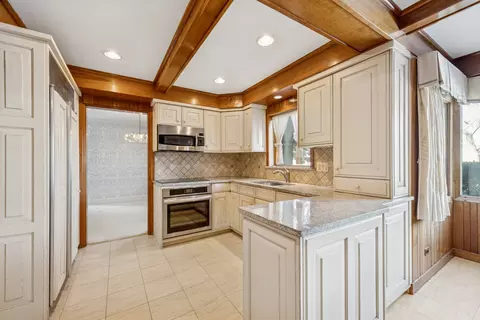 Kitchen - 787 E Golf Rd, Des Plaines, IL 60016 photo 2 of 4