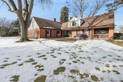 Exterior - 787 E Golf Rd, Des Plaines, IL 60016 photo 2 of 3