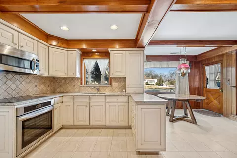 Kitchen - 787 E Golf Rd, Des Plaines, IL 60016 photo 3 of 4