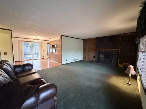 Living - 2463 Bishop Rd, Prophetstown, IL 61277 photo 3 of 4