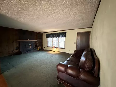 Living - 2463 Bishop Rd, Prophetstown, IL 61277 photo 4 of 4