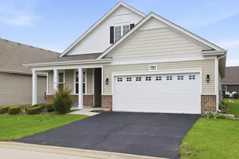 935 Carolina Ct, Pingree Grove, IL 60140