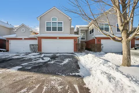 858 Old Checker Rd, Buffalo Grove, IL 60089