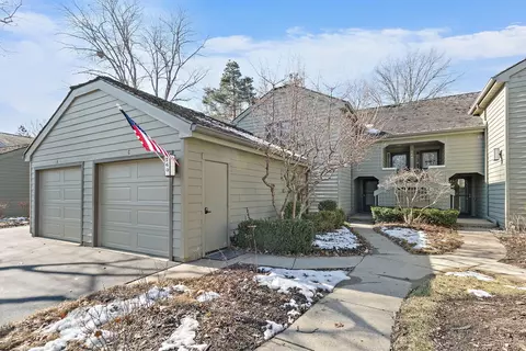 260 Timber Ridge Ln #A, Lake Barrington, IL 60010