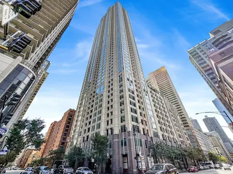33 W Ontario St #21H, Chicago, IL 60654