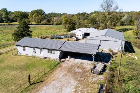 104 E Boundary Rd, Creal Springs, IL 62922