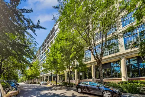 900 N Kingsbury St #821, Chicago, IL 60610