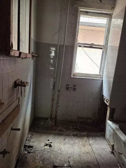 Bath - Undisclosed, Chicago, IL 60628 photo 2 of 4