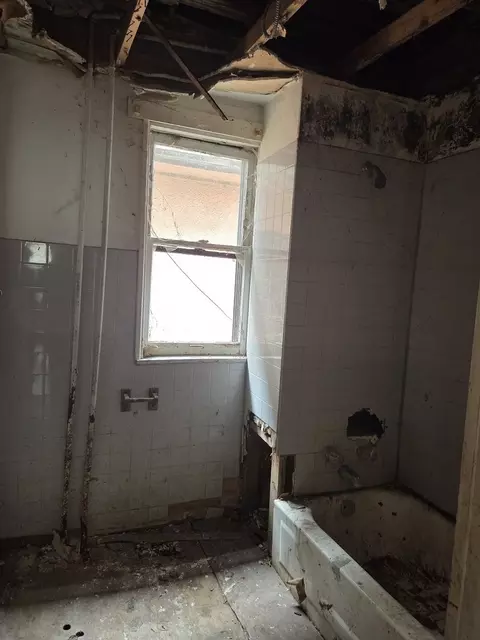 Bath - Undisclosed, Chicago, IL 60628 photo 1 of 4