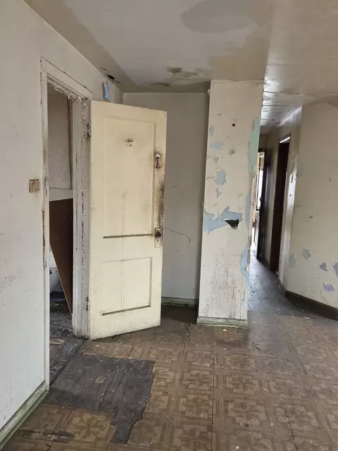 Entry Way - Undisclosed, Chicago, IL 60628 photo 3 of 3