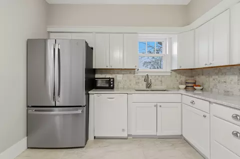 Kitchen - 312 E Lincoln Ave, Wheaton, IL 60187 photo 3 of 4