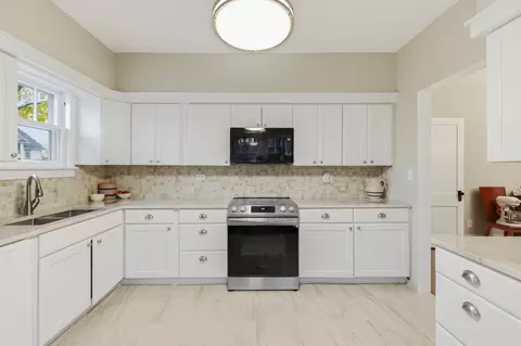 Kitchen - 312 E Lincoln Ave, Wheaton, IL 60187 photo 2 of 4